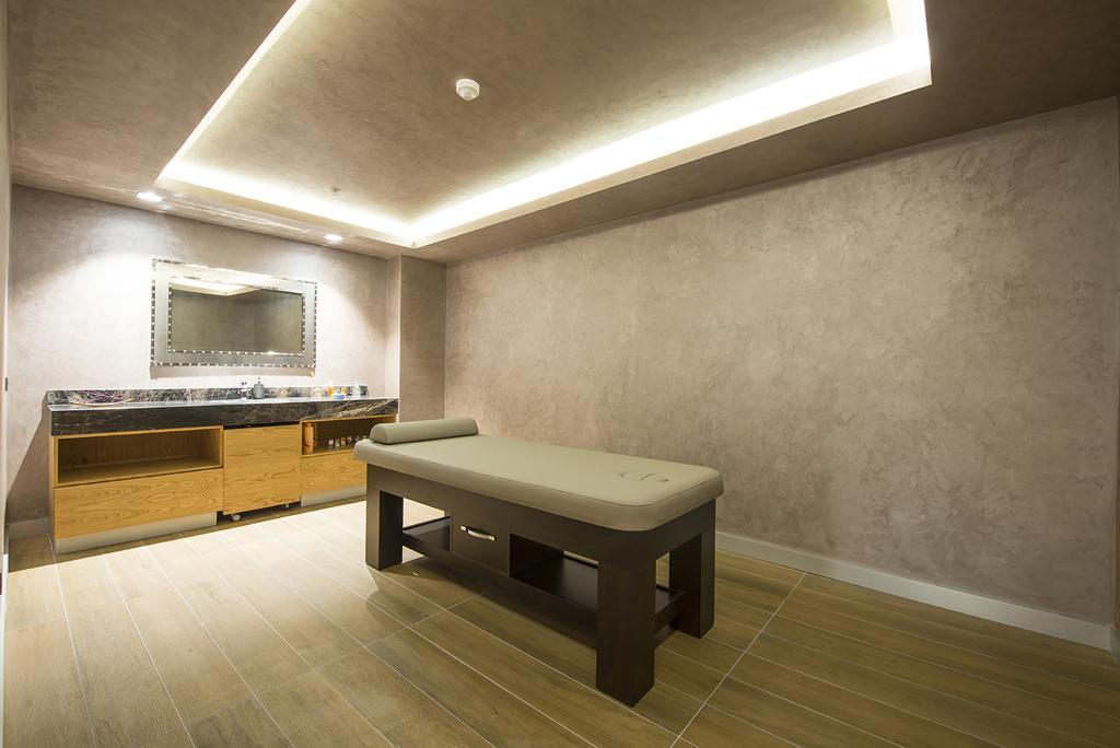 Ramada By Wyndham Gemli̇K Hotell Gemlik Exteriör bild