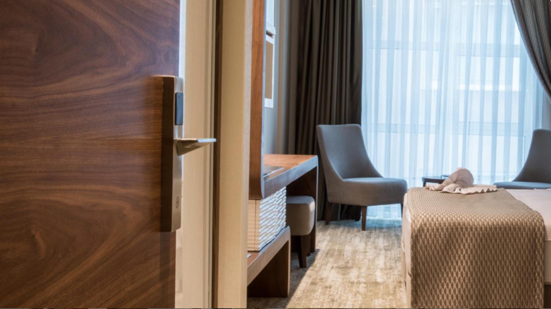 Ramada By Wyndham Gemli̇K Hotell Gemlik Rum bild