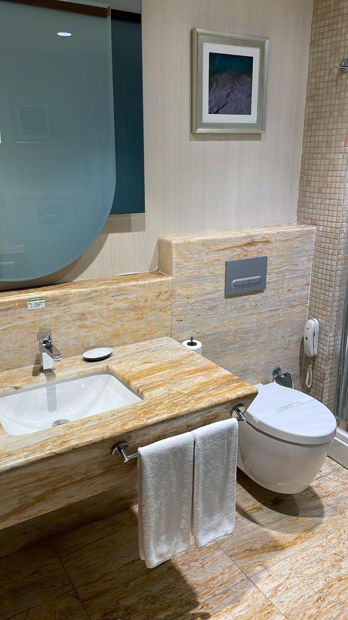 Ramada By Wyndham Gemli̇K Hotell Gemlik Rum bild