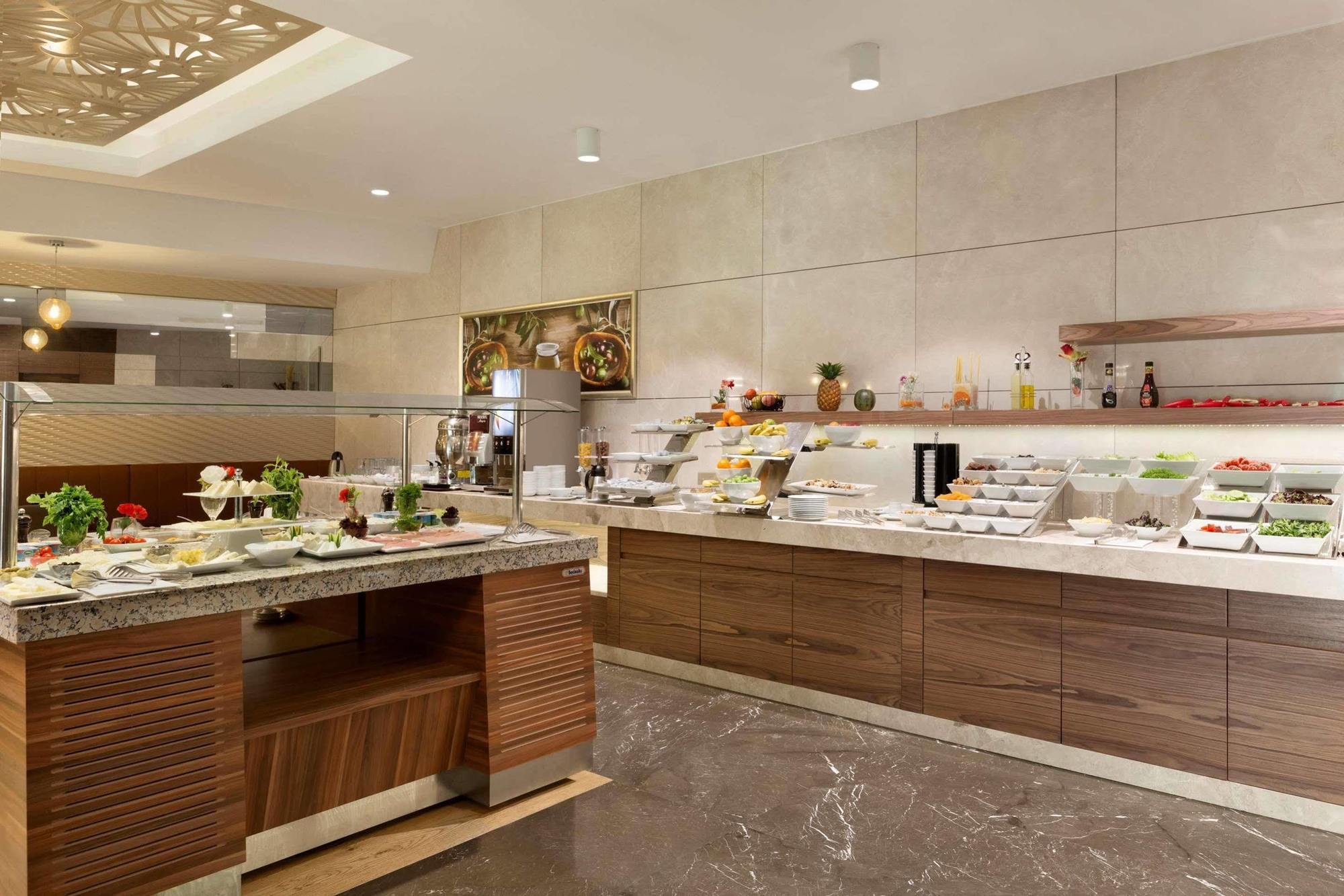 Ramada By Wyndham Gemli̇K Hotell Gemlik Exteriör bild