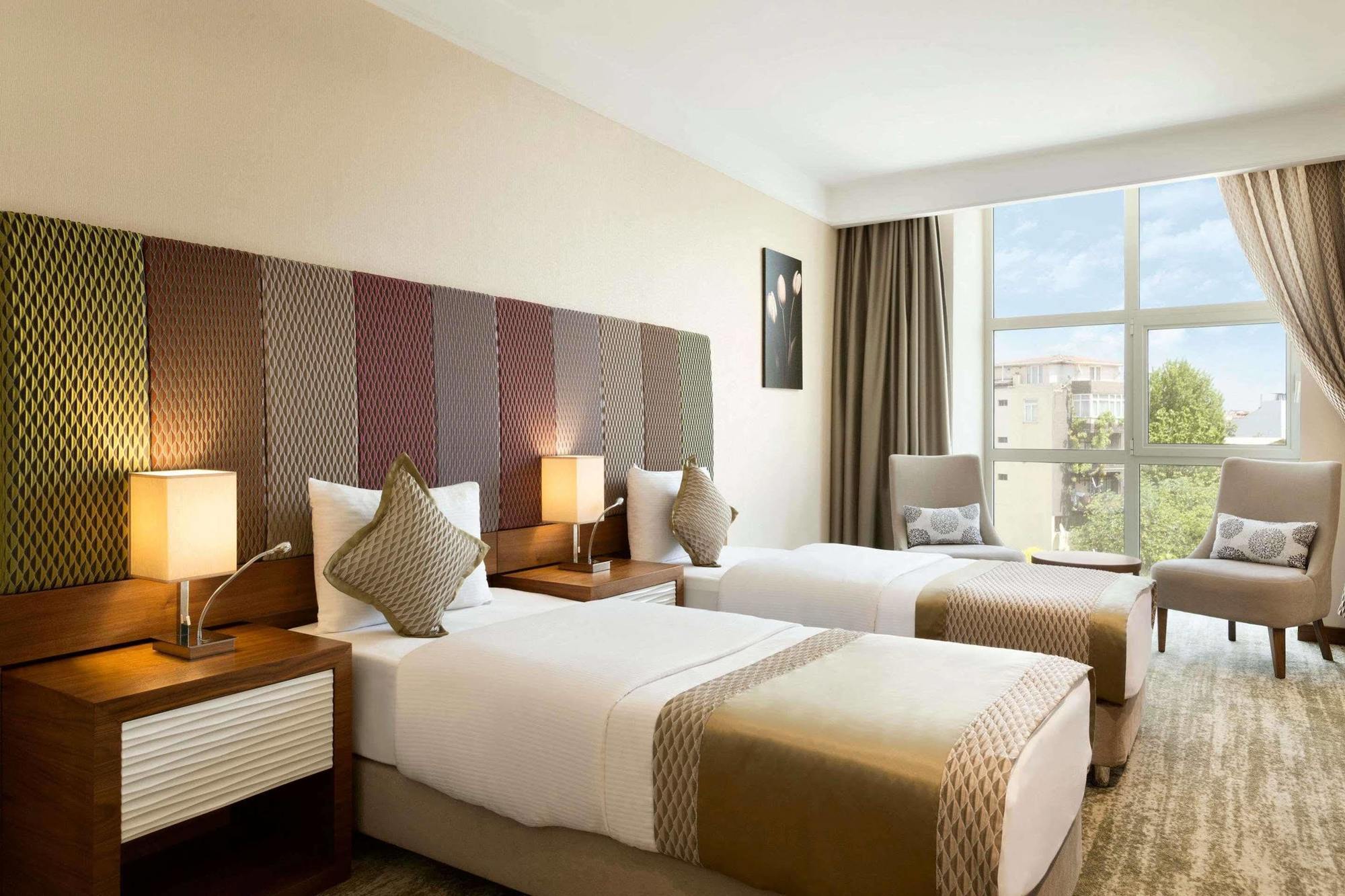 Ramada By Wyndham Gemli̇K Hotell Gemlik Exteriör bild