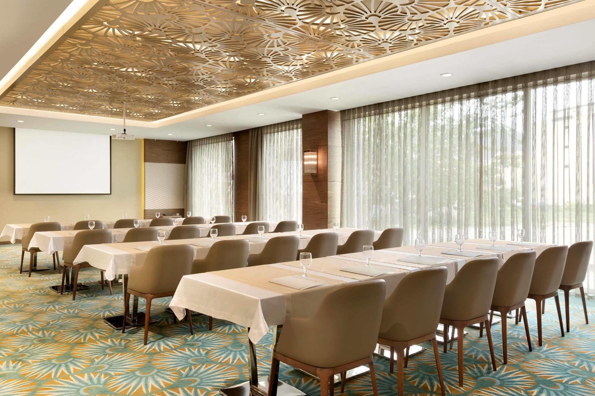 Ramada By Wyndham Gemli̇K Hotell Gemlik Exteriör bild