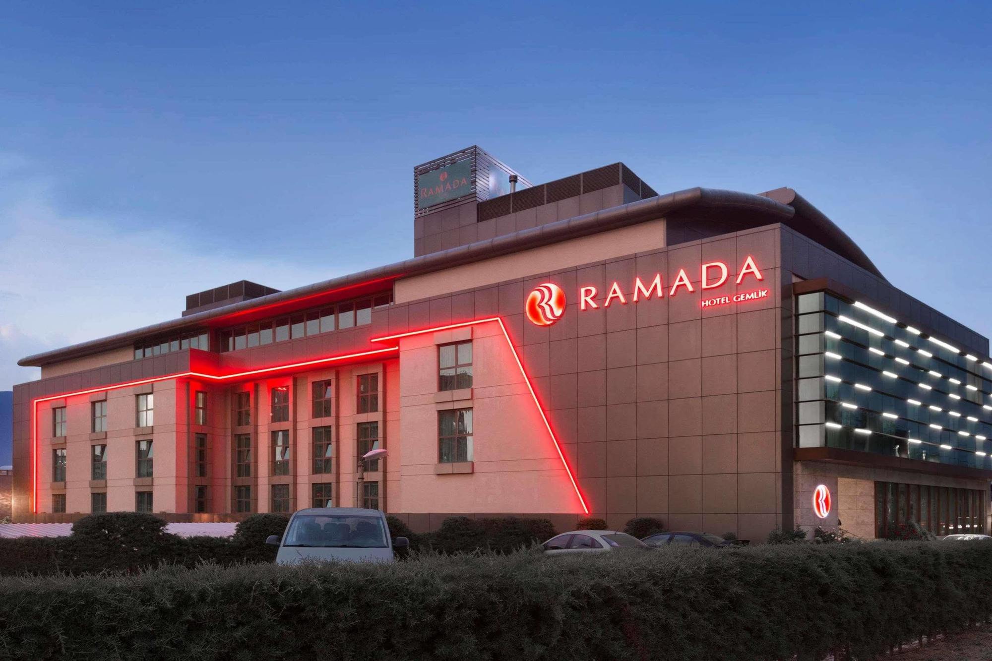 Ramada By Wyndham Gemli̇K Hotell Gemlik Exteriör bild